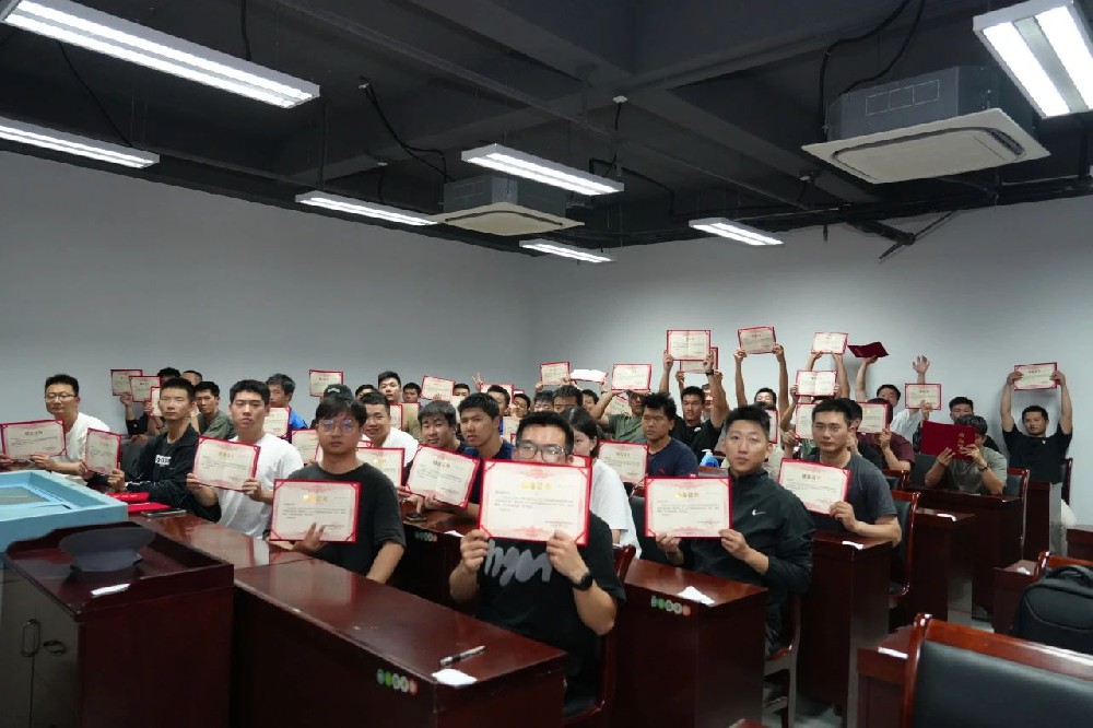 企業(yè)動(dòng)態(tài)丨2025年江蘇省“政校企”合作培訓(xùn)班暨南京市退役軍人無(wú)人機(jī)飛控師特色培訓(xùn)圓滿(mǎn)收官！